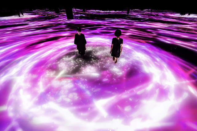 teamLab, Drawing on the Water Surface Created by the Dance of Koi and People - Infinity , 2016-2018, Interactive Digital Installation, Endless, Sound: Hideaki Takahashi © teamLab<br>teamLab is represented by Pace Gallery teamLab, Drawing on the Water Surface Created by the Dance of Koi and People - Infinity , 2016-2018, Interactive Digital Installation, Endless, Sound: Hideaki Takahashi © teamLab teamLab is represented by Pace Gallery